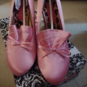 NIB. Cute Satin Lt Pink Pump